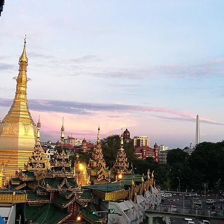 Dengba Hostel Yangon Luaran gambar