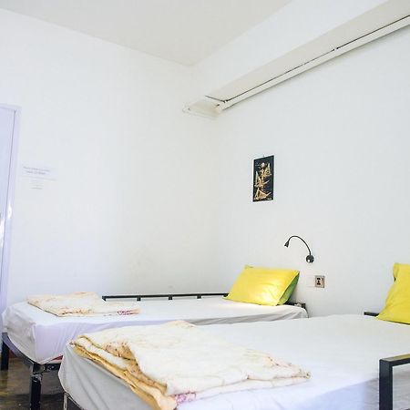 Dengba Hostel Yangon Luaran gambar