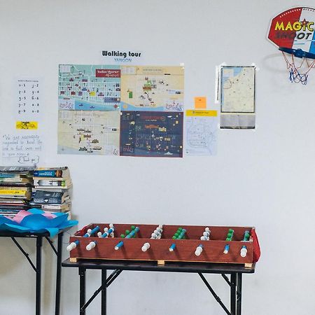 Dengba Hostel Yangon Luaran gambar