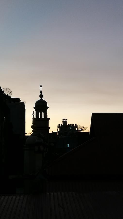 Dengba Hostel Yangon Luaran gambar