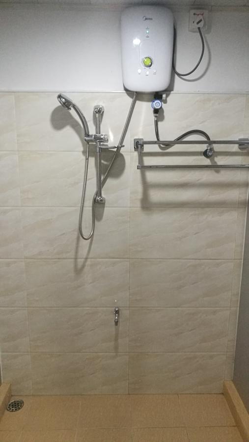 Dengba Hostel Yangon Luaran gambar