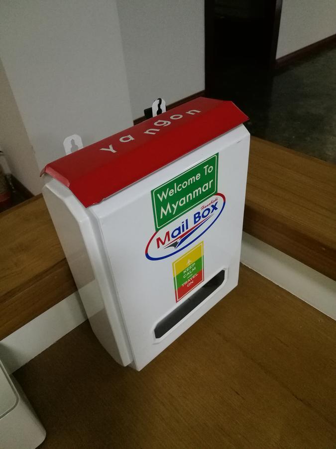 Dengba Hostel Yangon Luaran gambar