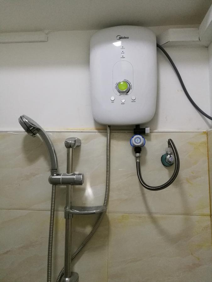 Dengba Hostel Yangon Luaran gambar