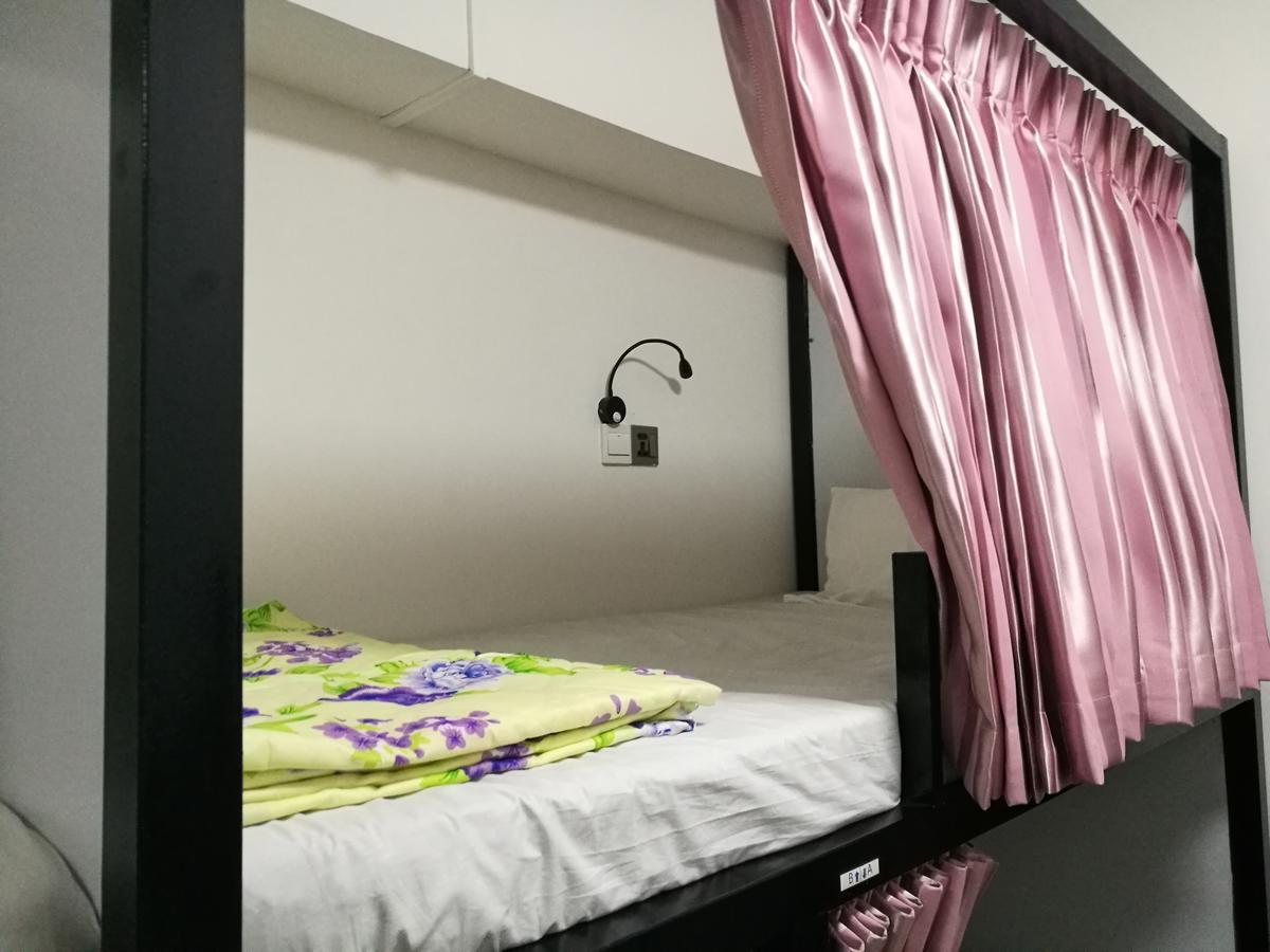 Dengba Hostel Yangon Luaran gambar