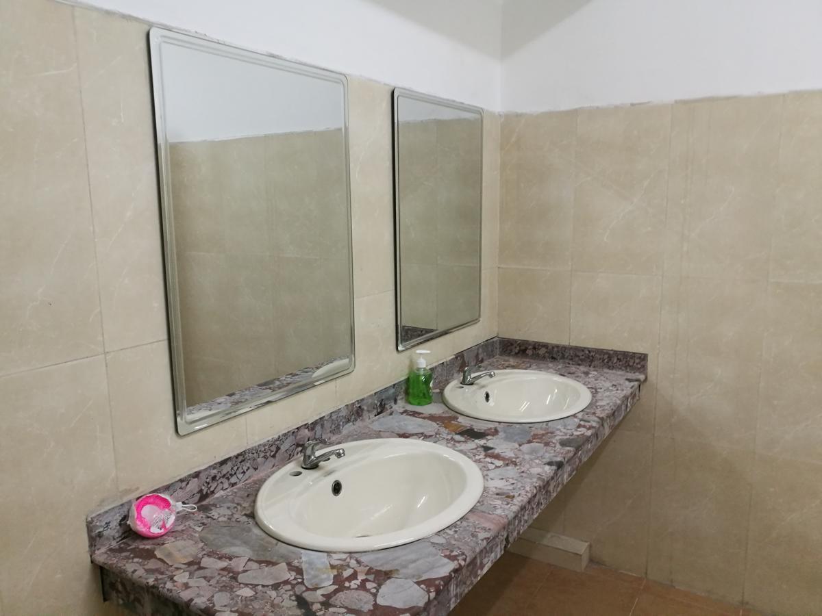 Dengba Hostel Yangon Luaran gambar