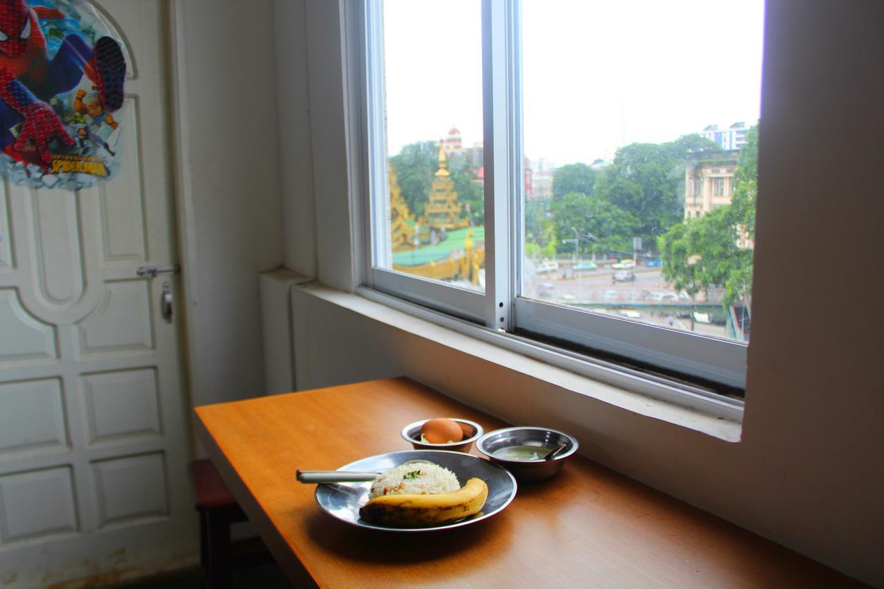 Dengba Hostel Yangon Luaran gambar