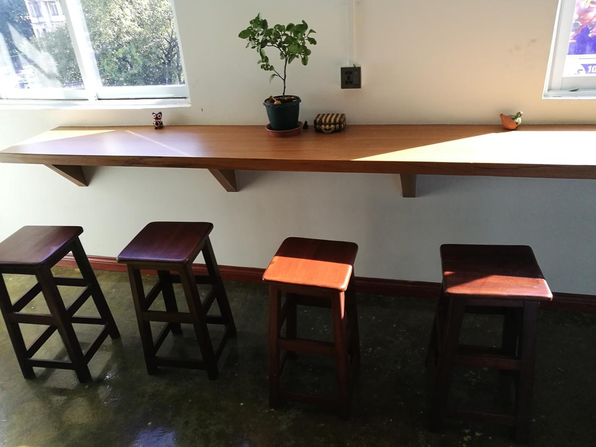 Dengba Hostel Yangon Luaran gambar