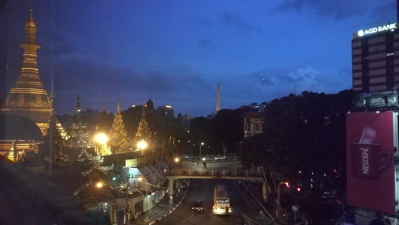 Dengba Hostel Yangon Luaran gambar