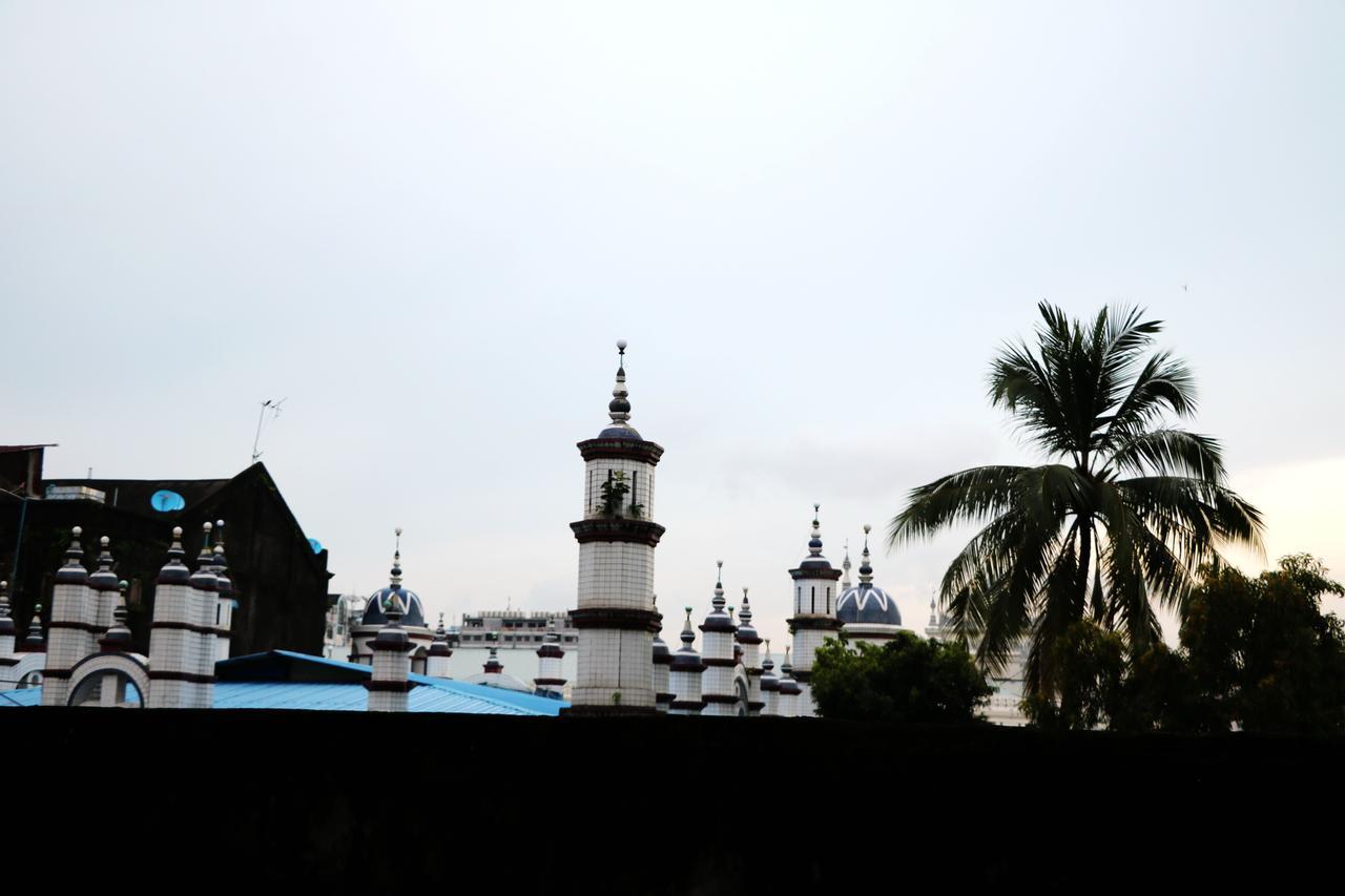 Dengba Hostel Yangon Luaran gambar