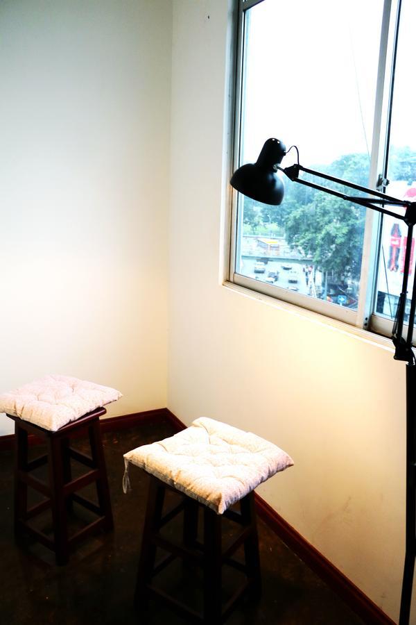 Dengba Hostel Yangon Luaran gambar
