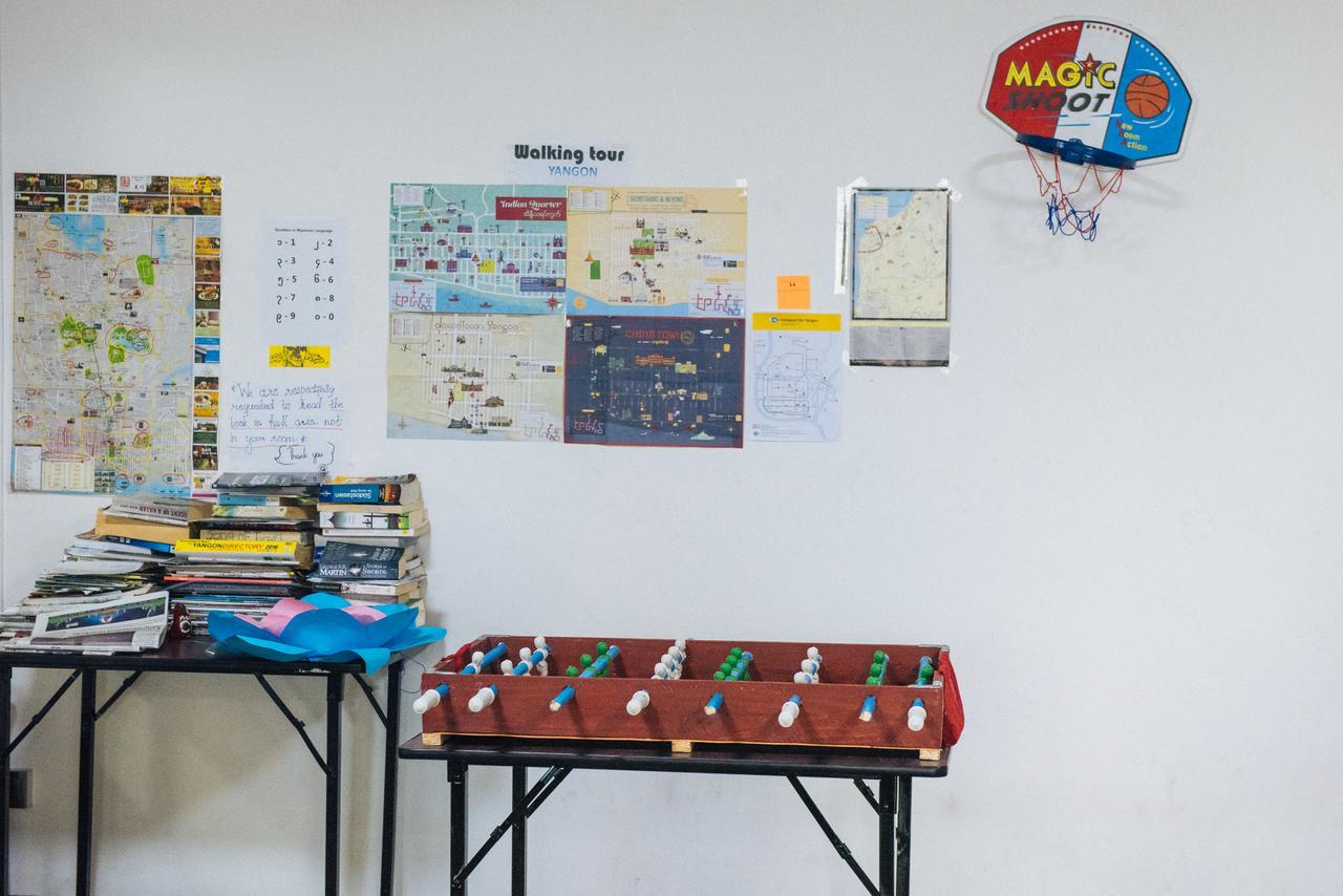 Dengba Hostel Yangon Luaran gambar