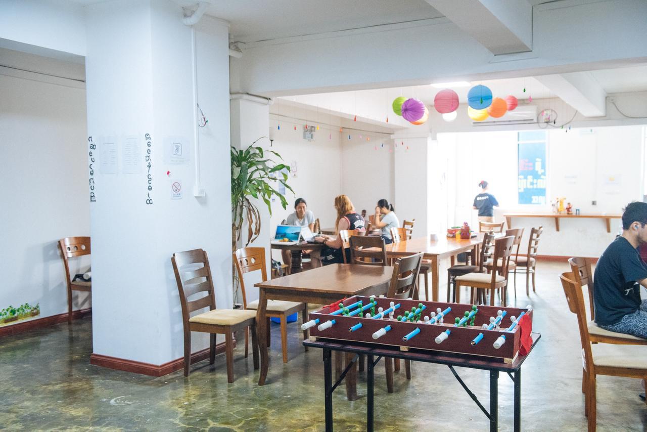 Dengba Hostel Yangon Luaran gambar