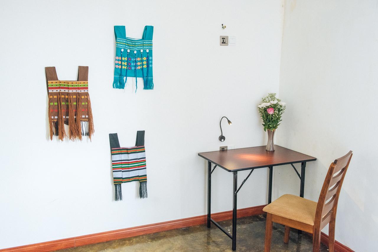 Dengba Hostel Yangon Luaran gambar
