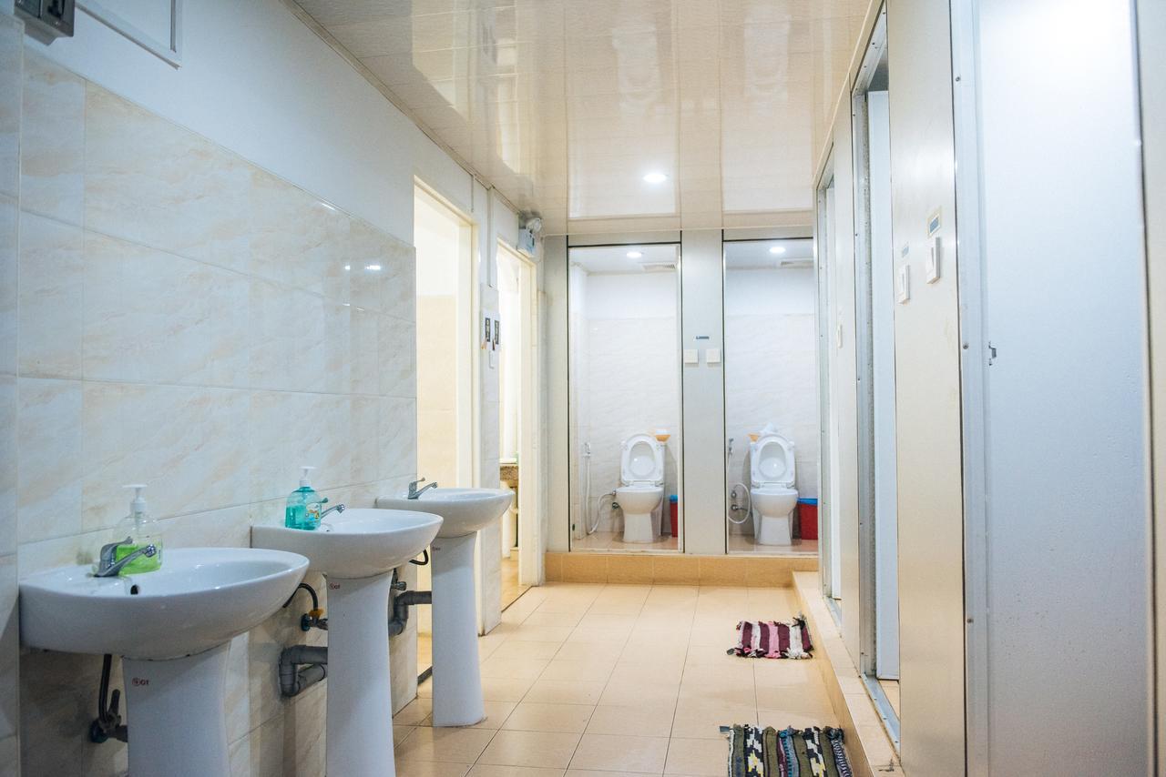 Dengba Hostel Yangon Luaran gambar
