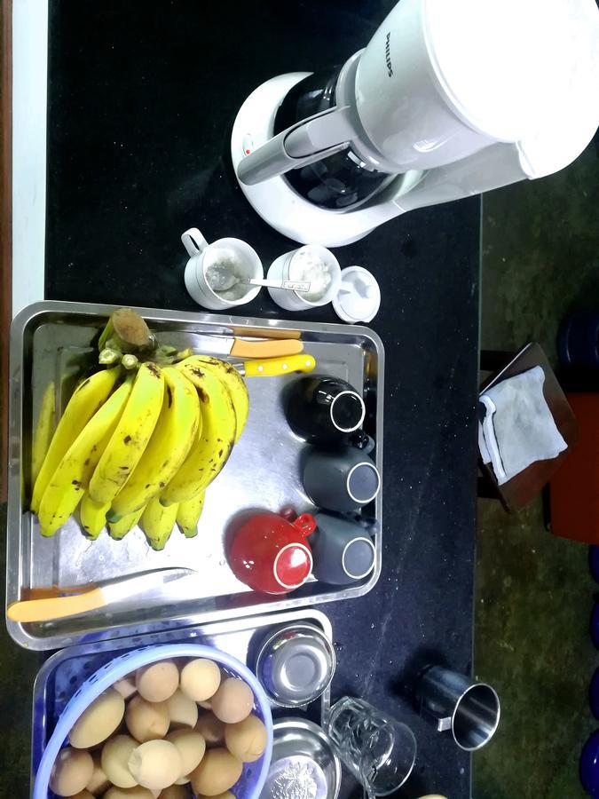 Dengba Hostel Yangon Luaran gambar