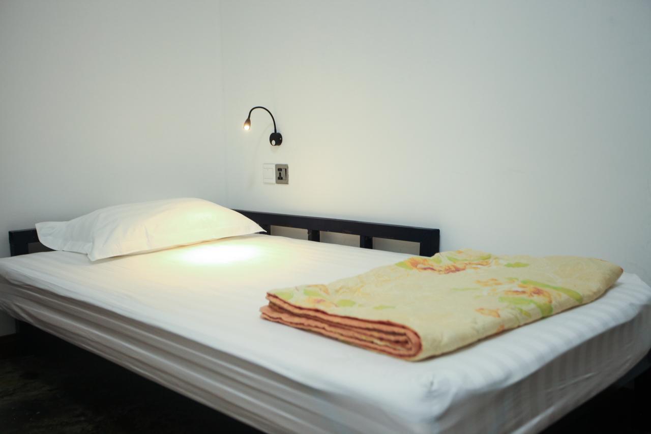 Dengba Hostel Yangon Luaran gambar