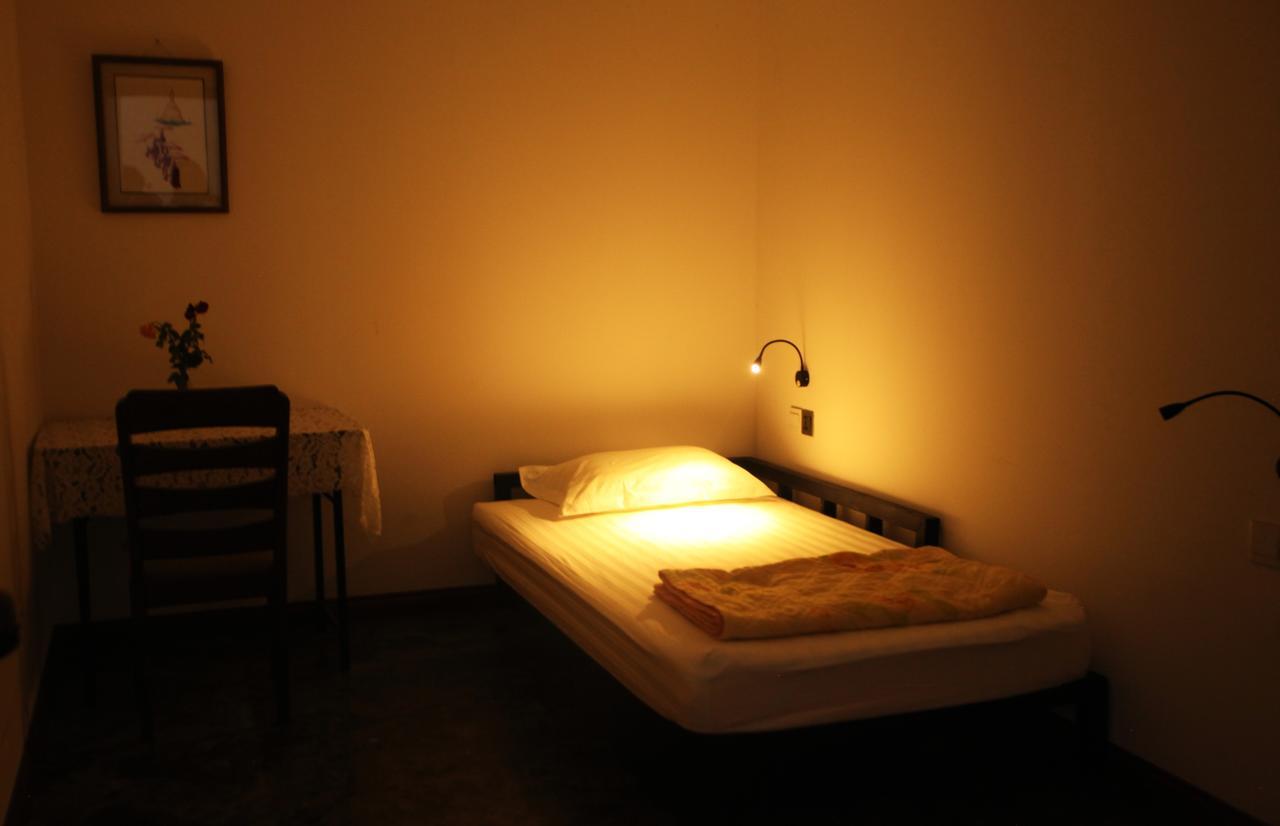Dengba Hostel Yangon Luaran gambar