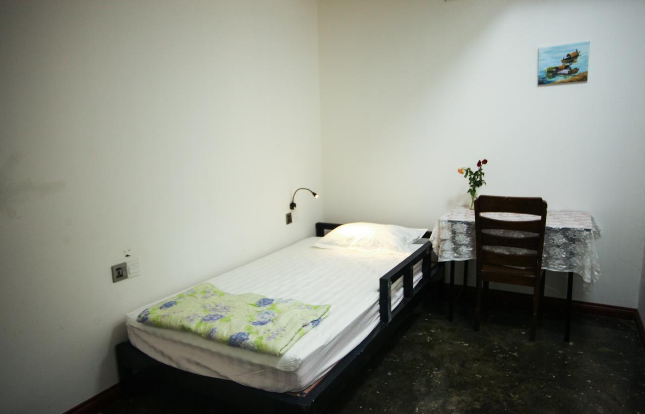 Dengba Hostel Yangon Luaran gambar