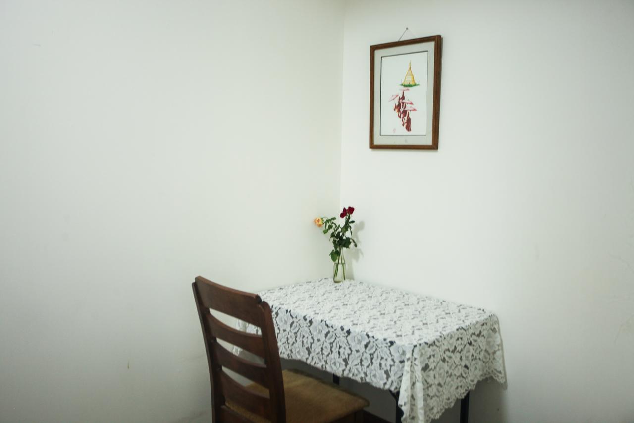 Dengba Hostel Yangon Luaran gambar