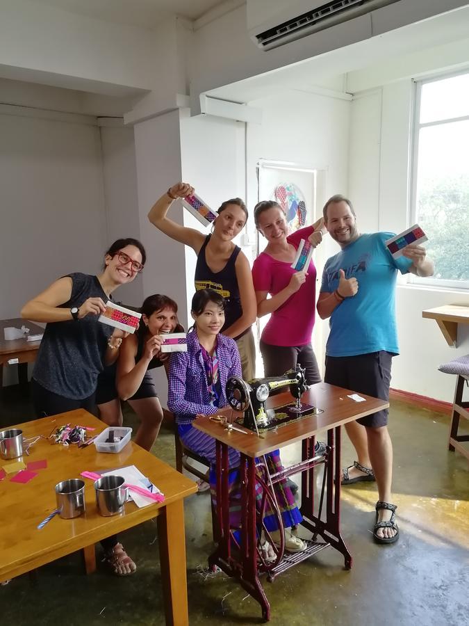 Dengba Hostel Yangon Luaran gambar