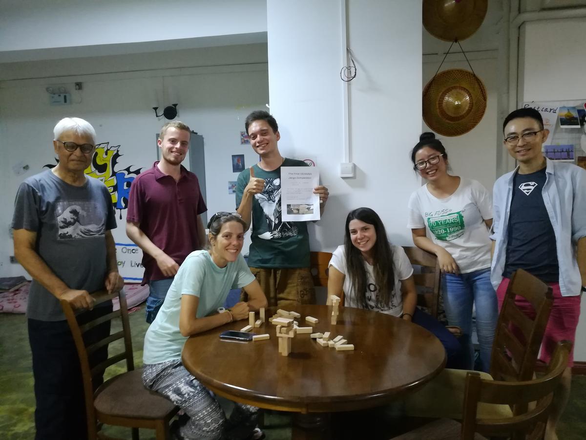 Dengba Hostel Yangon Luaran gambar