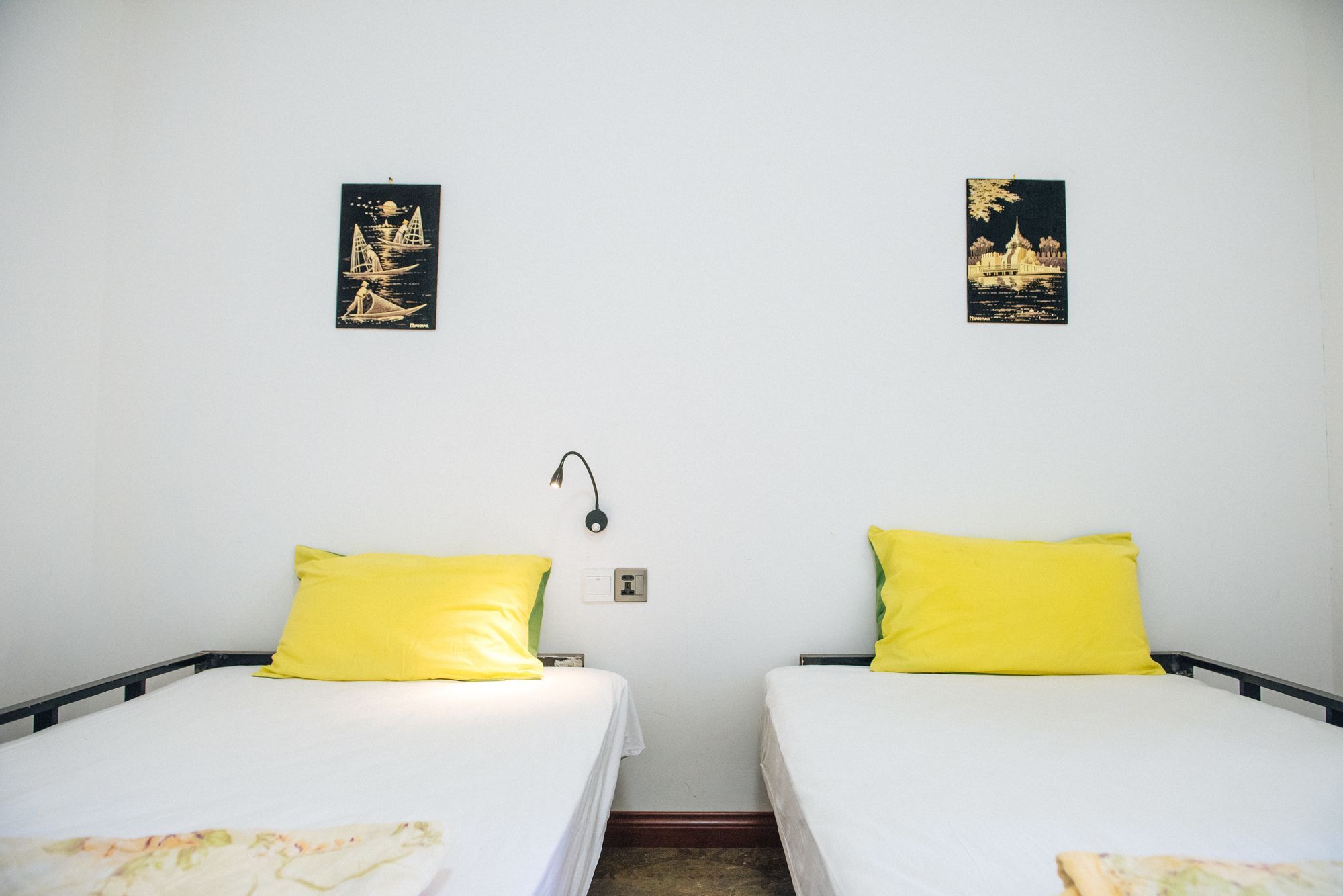 Dengba Hostel Yangon Luaran gambar