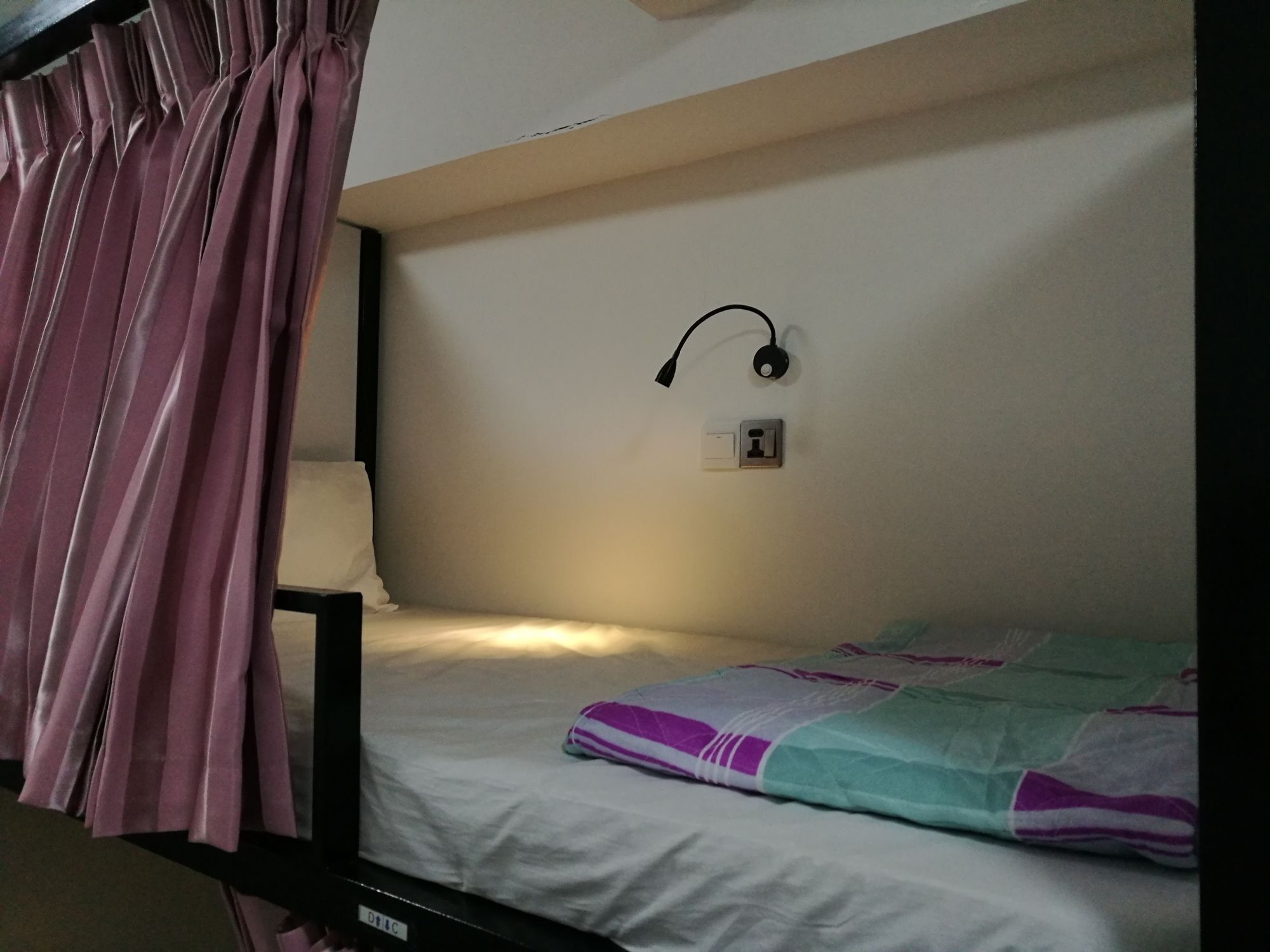 Dengba Hostel Yangon Luaran gambar