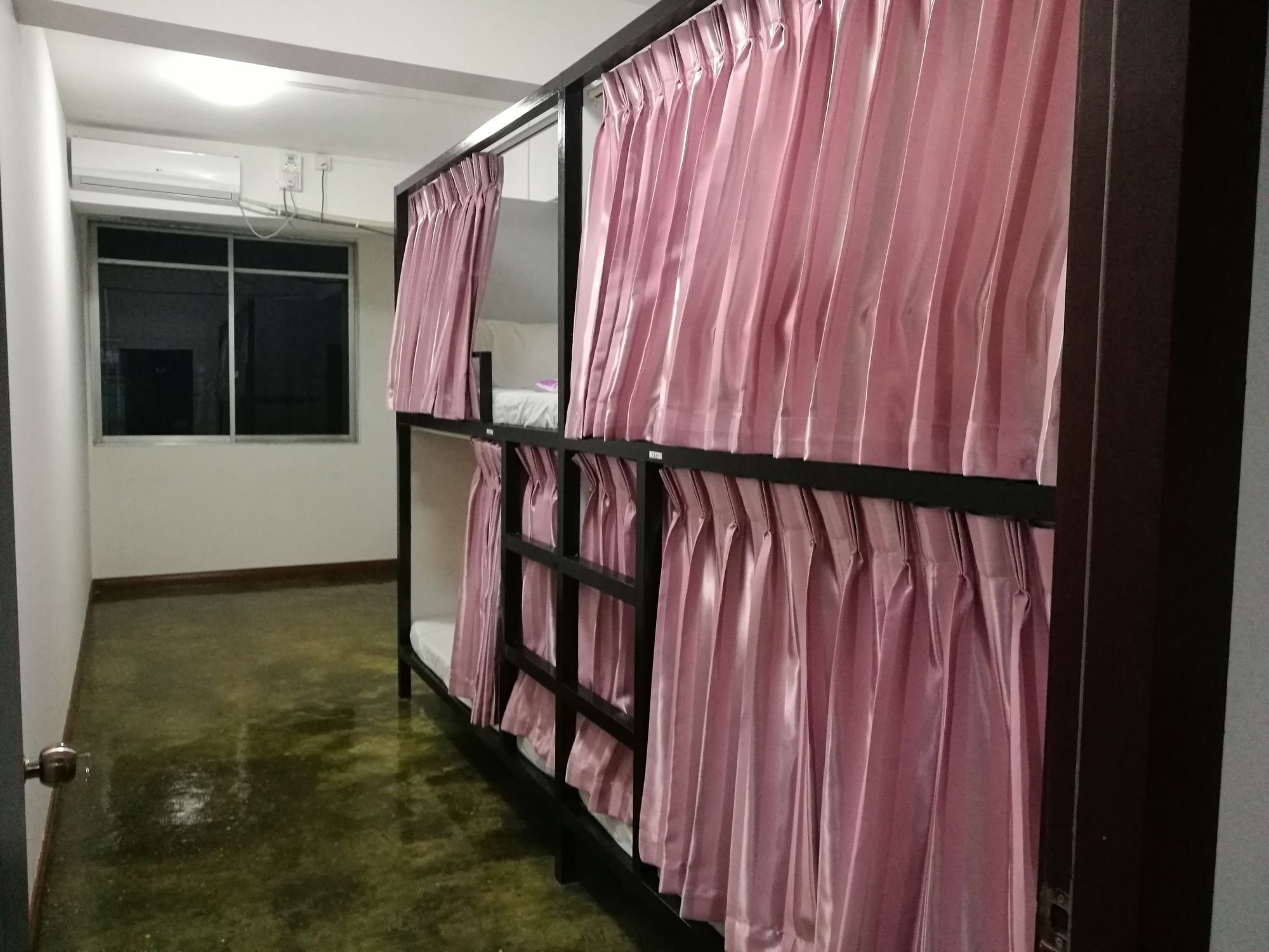 Dengba Hostel Yangon Luaran gambar