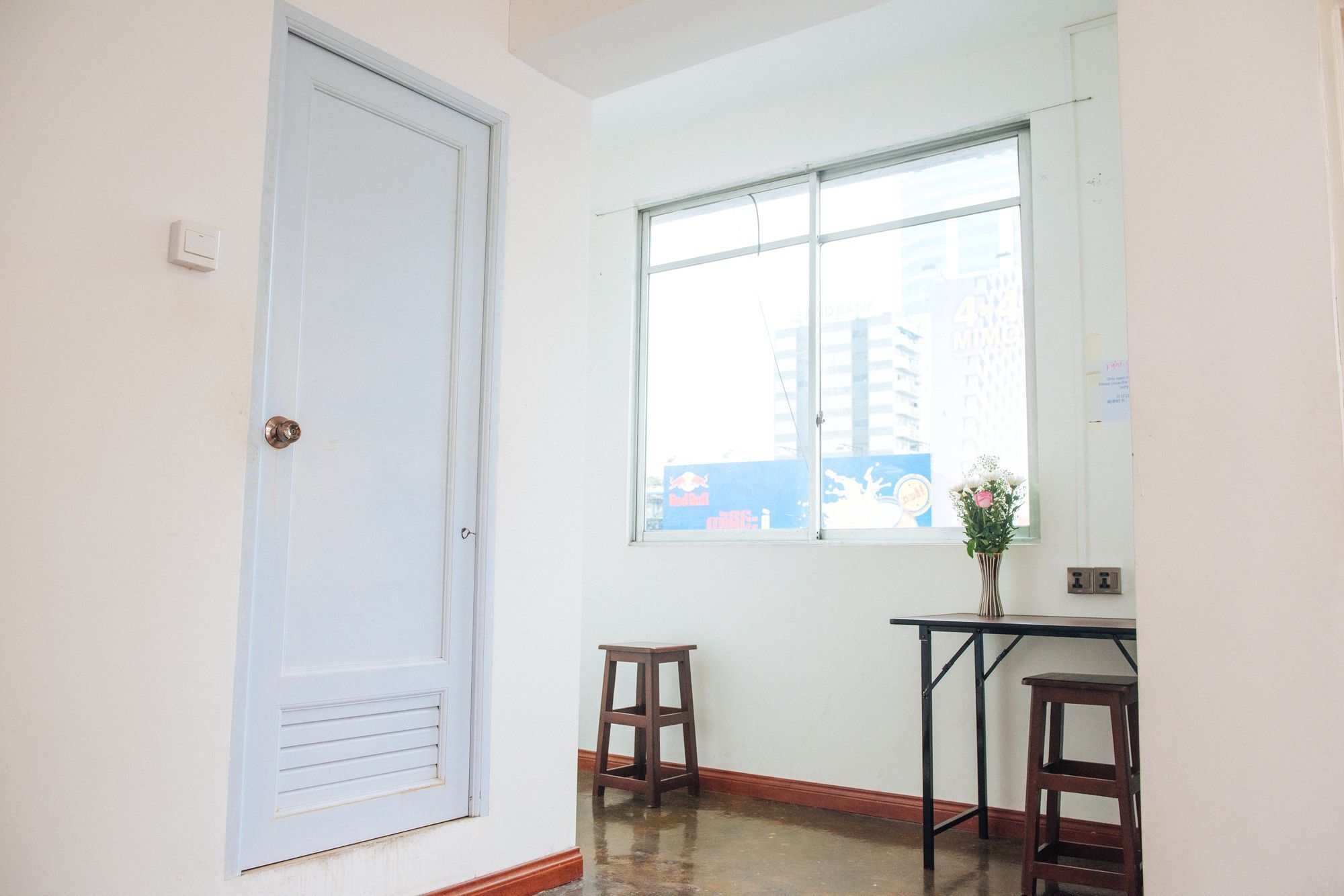 Dengba Hostel Yangon Luaran gambar