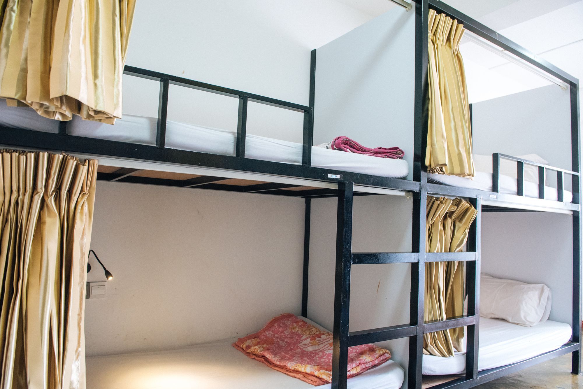 Dengba Hostel Yangon Luaran gambar