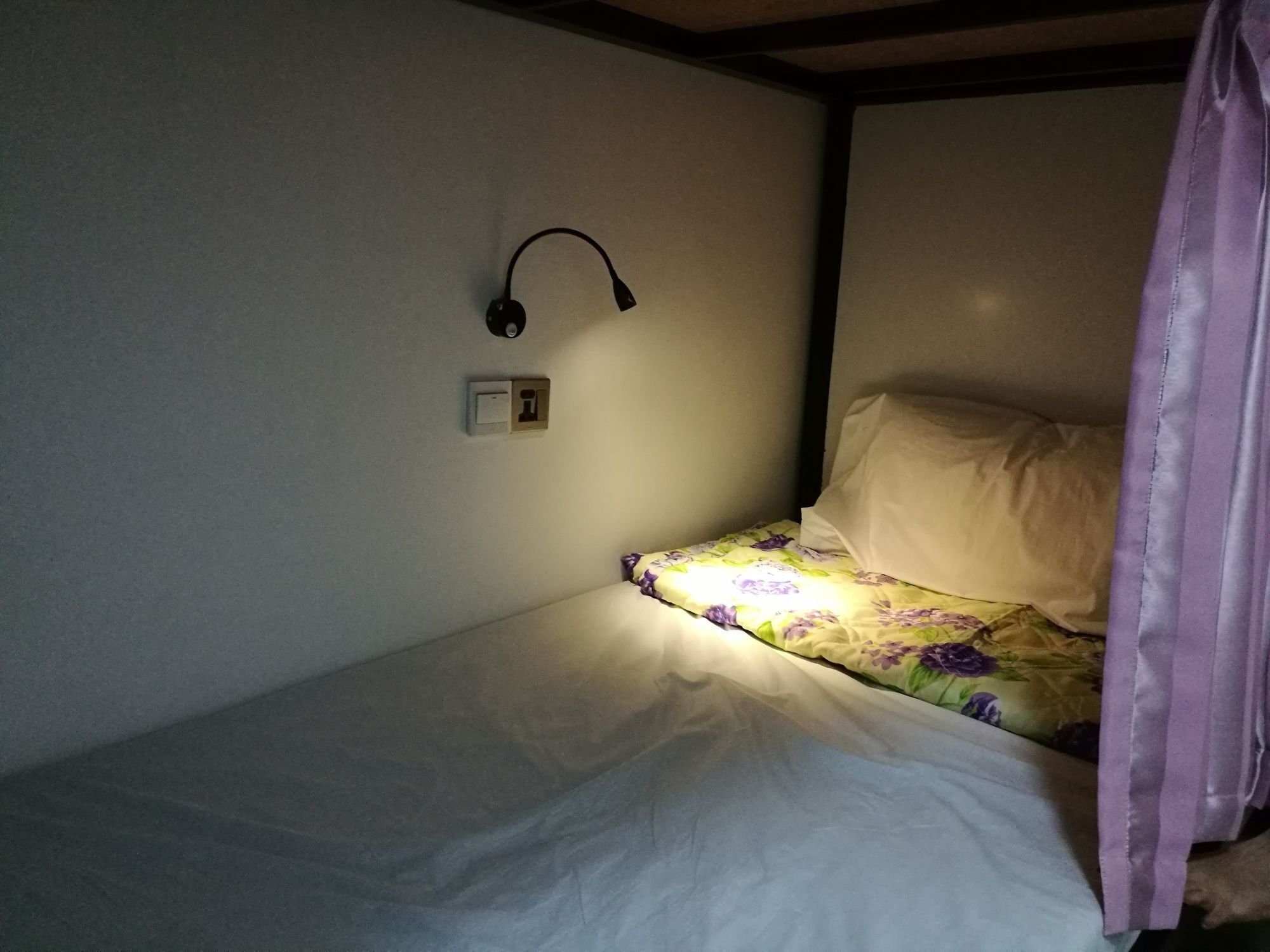 Dengba Hostel Yangon Luaran gambar