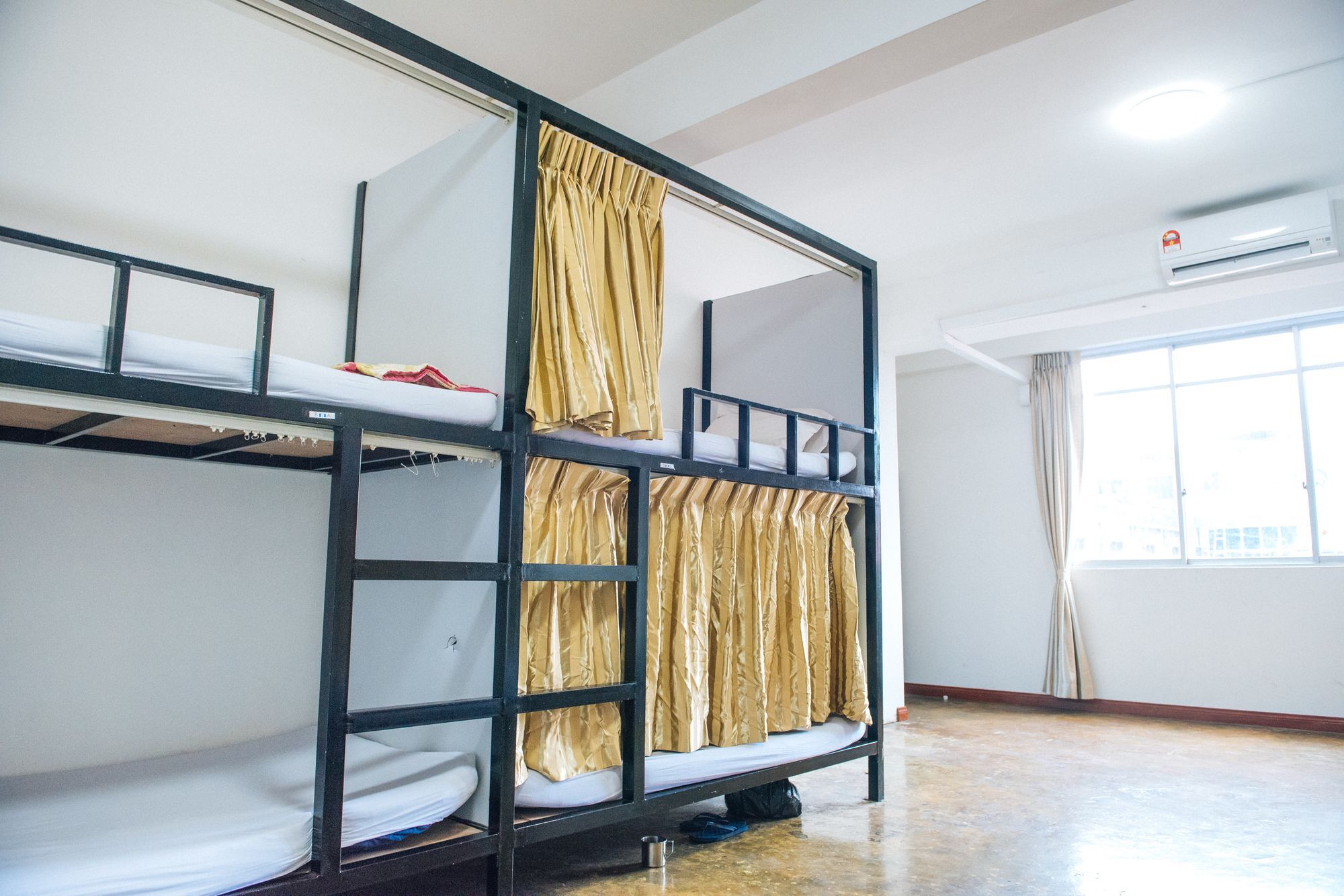 Dengba Hostel Yangon Luaran gambar