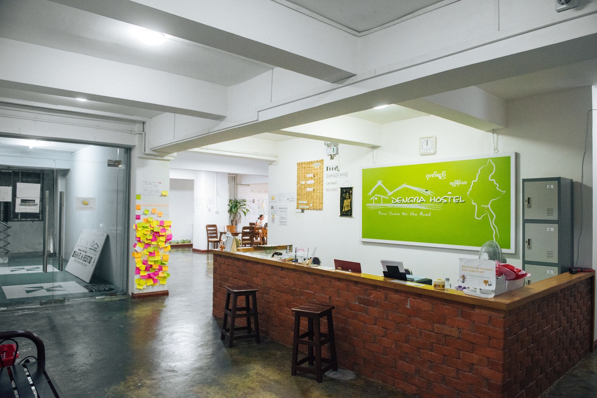 Dengba Hostel Yangon Luaran gambar