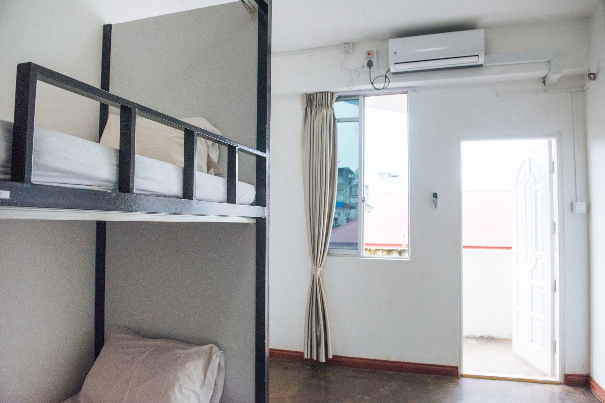 Dengba Hostel Yangon Luaran gambar